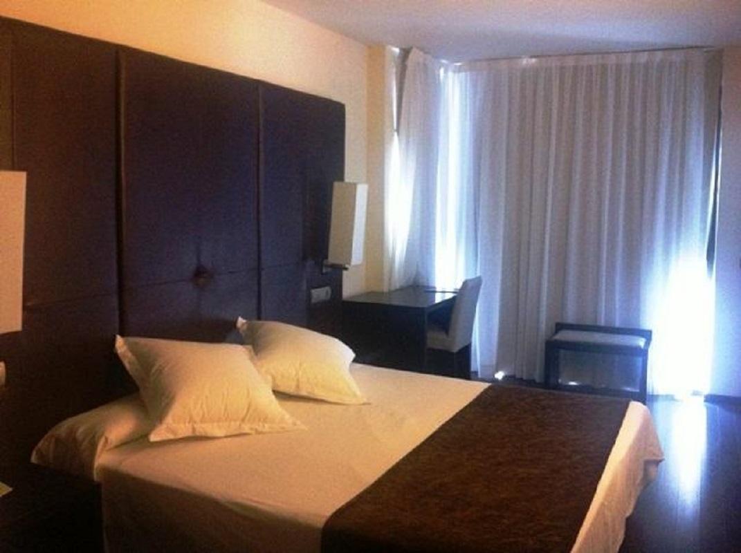 Hotel Diego'S Камбрильс Экстерьер фото