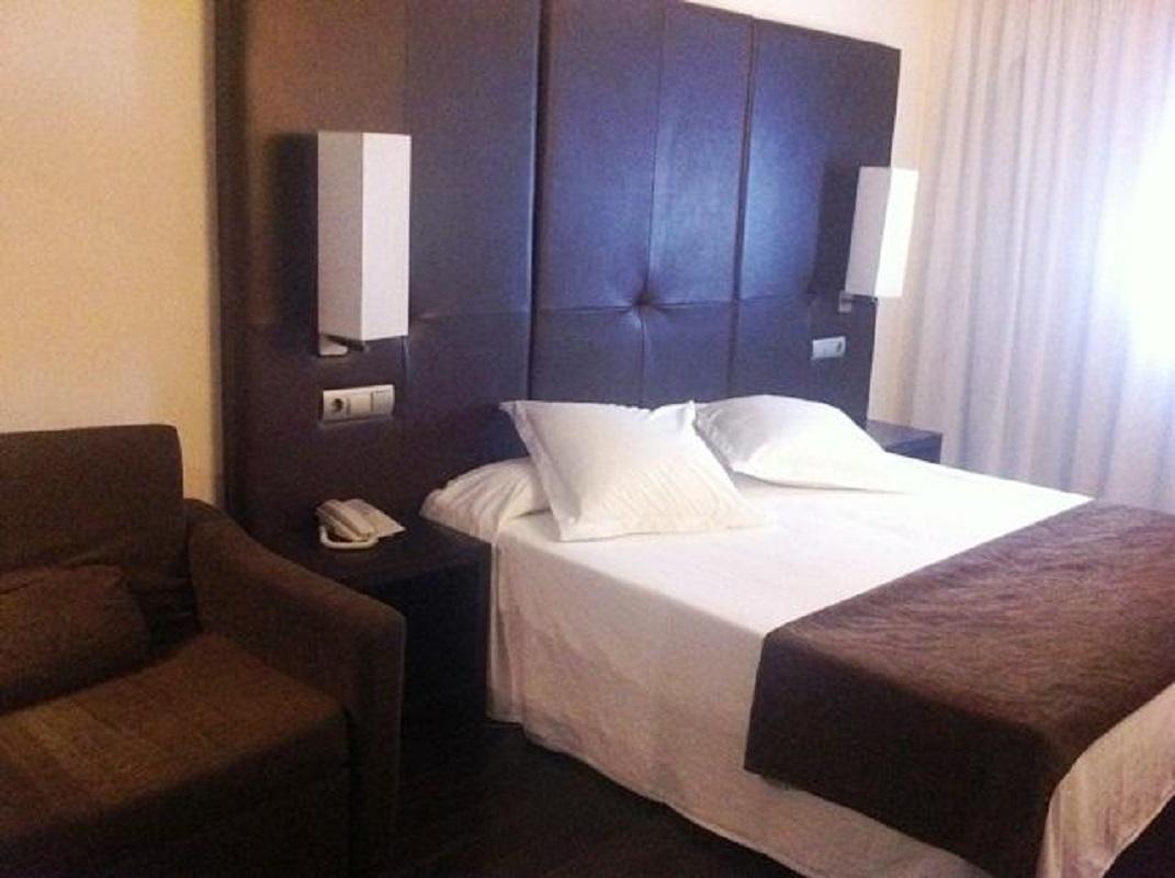 Hotel Diego'S Камбрильс Экстерьер фото