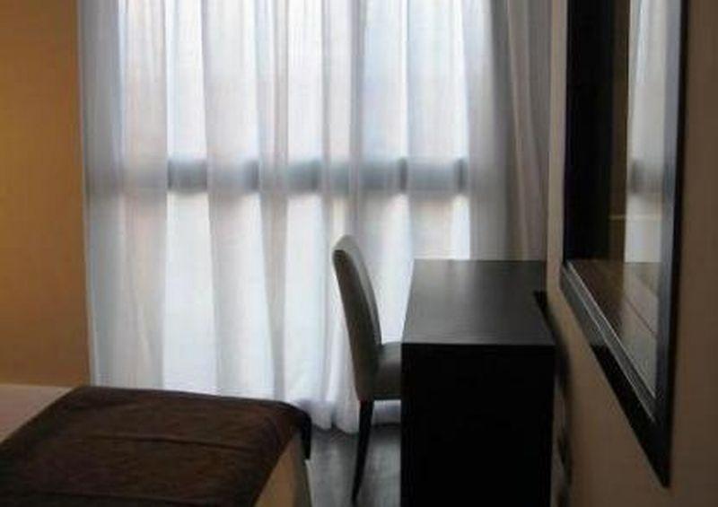 Hotel Diego'S Камбрильс Экстерьер фото